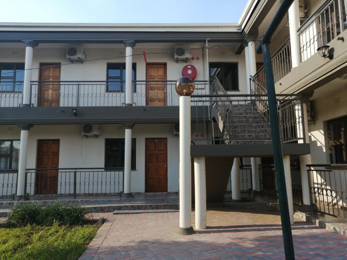 Lala Poa Guest House Klerksdorp Bagian luar foto