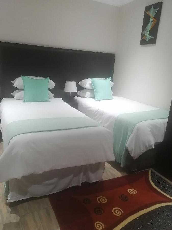 Lala Poa Guest House Klerksdorp Bagian luar foto