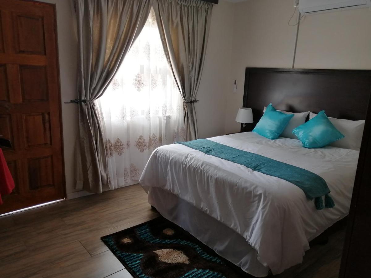 Lala Poa Guest House Klerksdorp Bagian luar foto