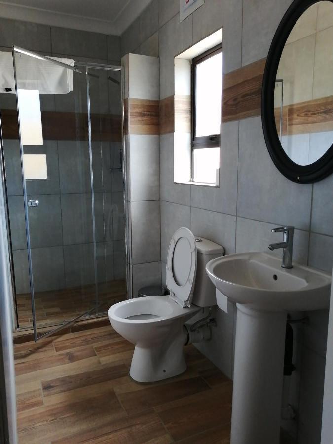 Lala Poa Guest House Klerksdorp Bagian luar foto