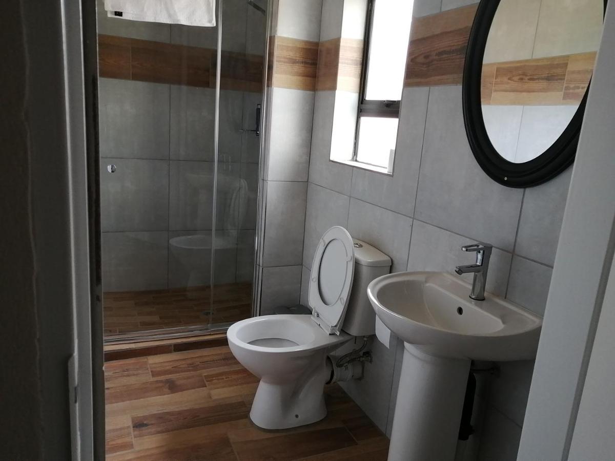 Lala Poa Guest House Klerksdorp Bagian luar foto