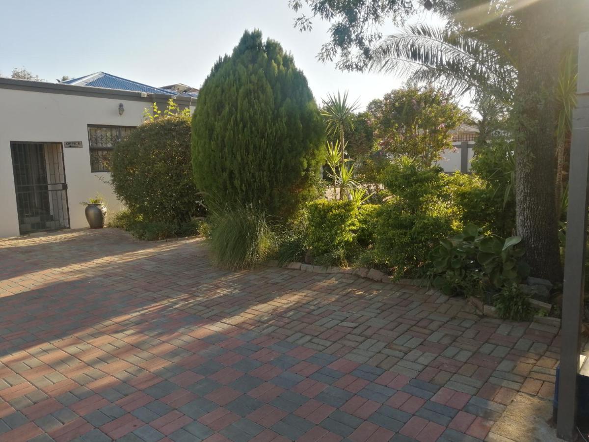 Lala Poa Guest House Klerksdorp Bagian luar foto
