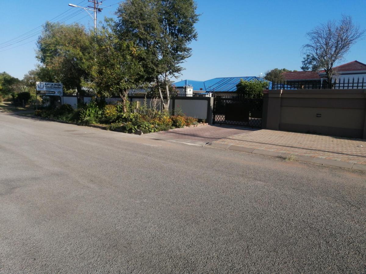 Lala Poa Guest House Klerksdorp Bagian luar foto