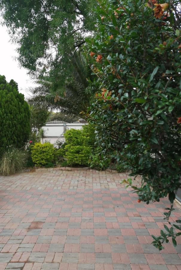 Lala Poa Guest House Klerksdorp Bagian luar foto