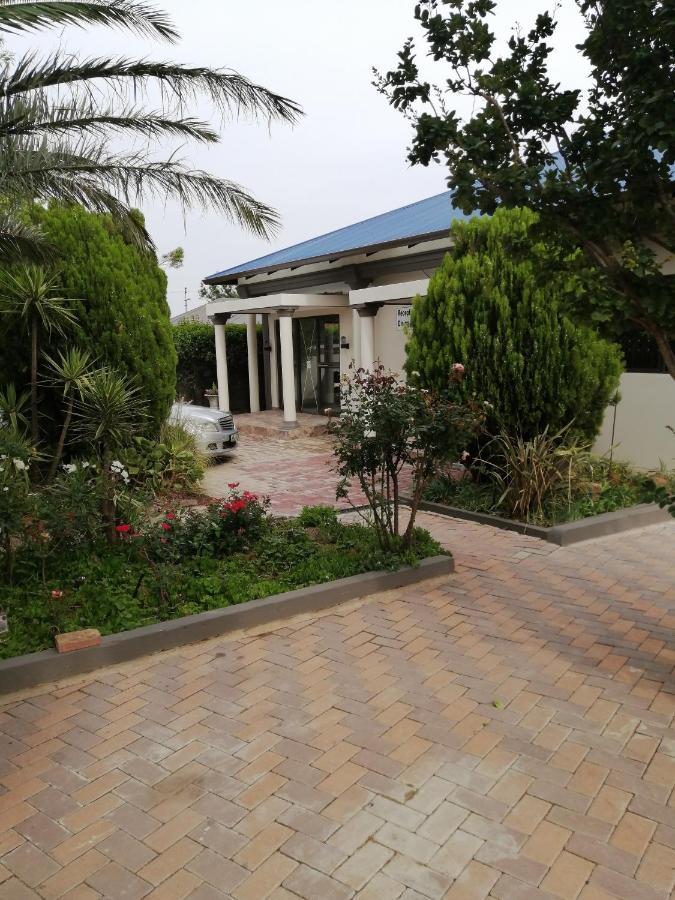 Lala Poa Guest House Klerksdorp Bagian luar foto
