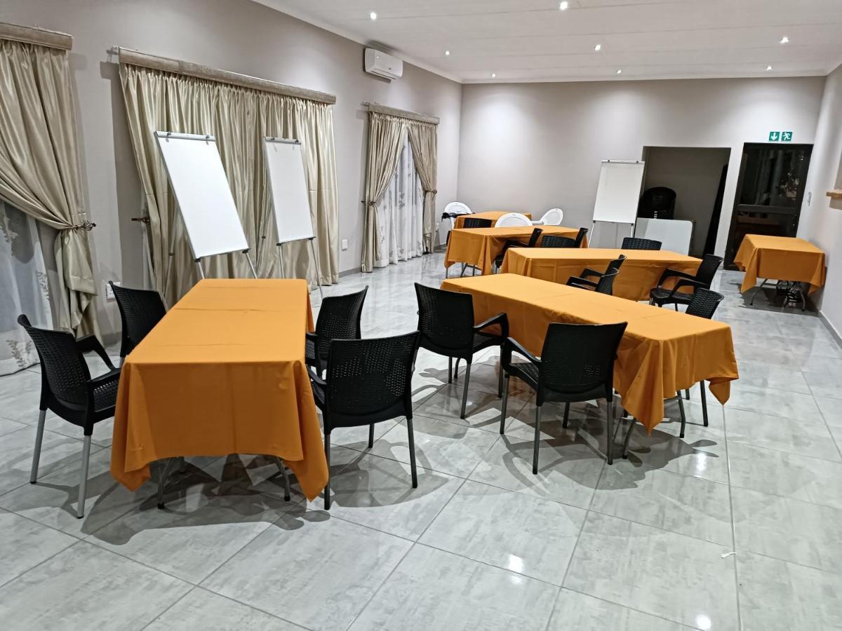 Lala Poa Guest House Klerksdorp Bagian luar foto