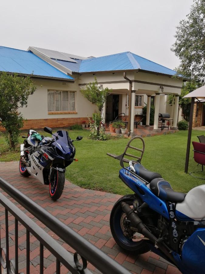 Lala Poa Guest House Klerksdorp Bagian luar foto