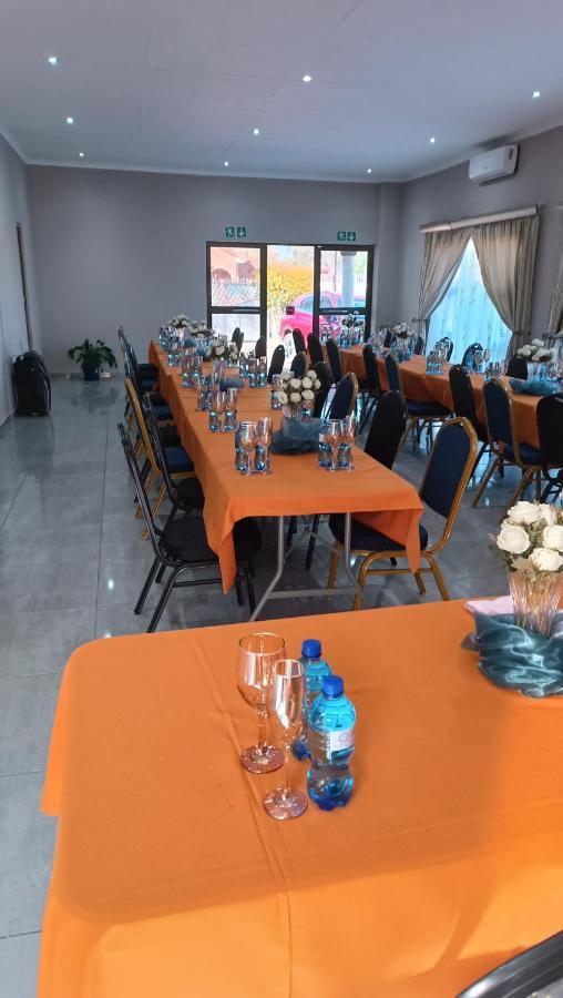 Lala Poa Guest House Klerksdorp Bagian luar foto